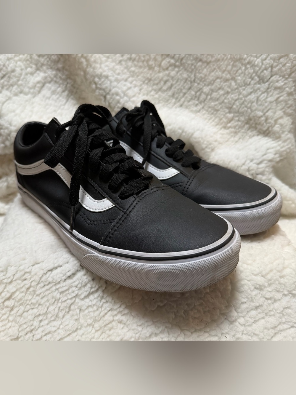 Vans UnisexAdult Old Skool Shoes (Classic Tumble) Black/True White 7.5 M/ 9 W